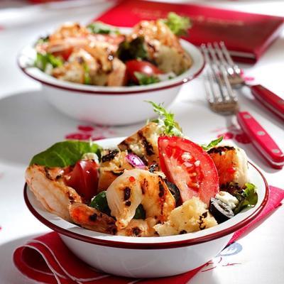 salade de crevettes à la méditerranéenne et pain grillé