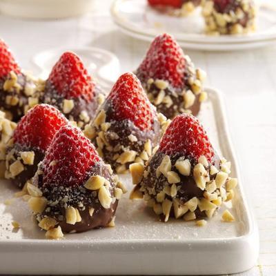 fraises fourrées au chocolat et aux noisettes