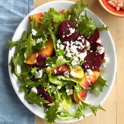 nectarine et salade de betteraves
