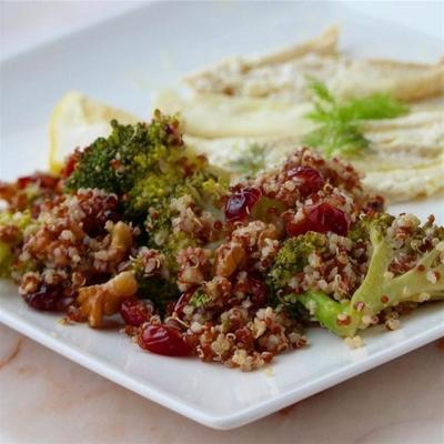 salade de quinoa aux canneberges et brocoli