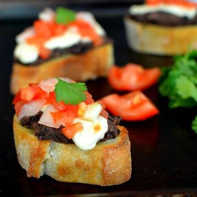 mini molletes de frijoles (bruschetta mexicaine aux haricots)