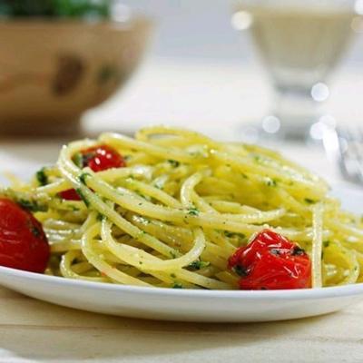 barilla® spaghetti sans gluten à la grappe de tomates, d'épinards et de pesto de persil