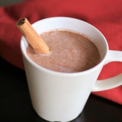 lait végétalien chaud et sucré à la cannelle