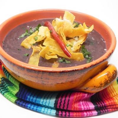 soupe aux haricots mexicains et tortilla (sopa tarasca)