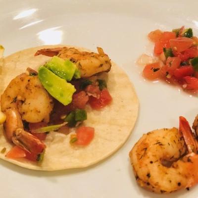 tacos de crevettes épicées à l'avocat