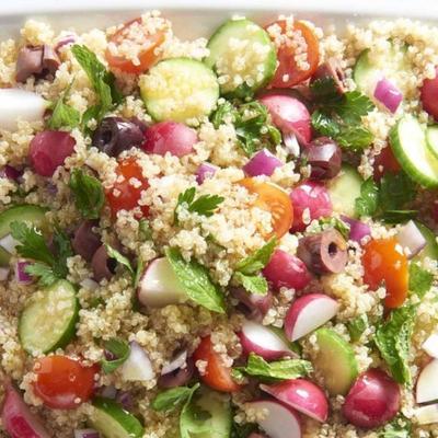 salade de quinoa méditerranéen végétalien