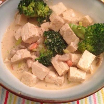 curry rouge végétalien facile avec du tofu et des légumes