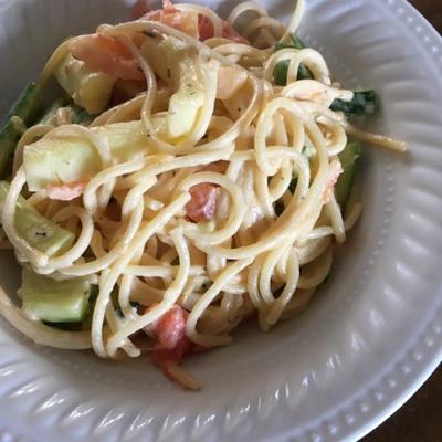 spaghettis végétariens faciles avec courgettes, tomates et feta