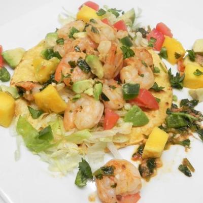 Tacos de crevettes à la lime avec salsa à la mangue