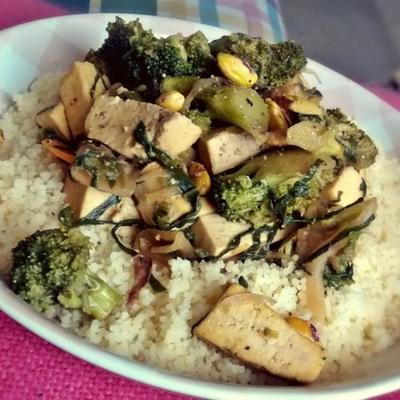sauté de tofu et de légumes au couscous