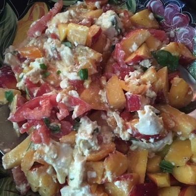 salade d'été avec burrata, tomates et nectarines