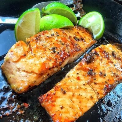 saumon grillé à la planche de cèdre