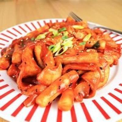 tteokbokki (gâteaux de riz épicés coréens)