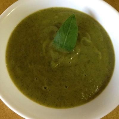 soupe végétalienne de courgettes au basilic