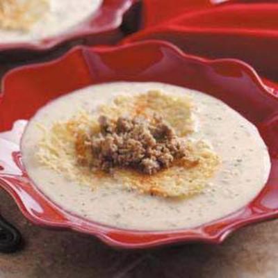 bisque de haricots avec chips de parmesan épicé