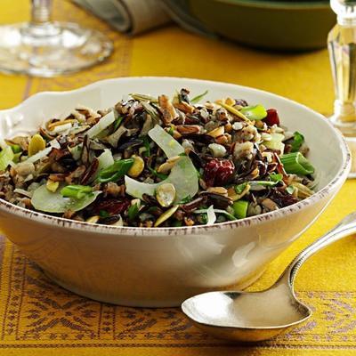 salade de fenouil au riz sauvage, de cerises et de pacanes