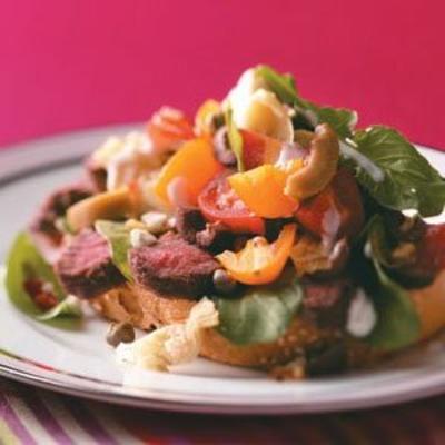 salade de bruschetta au steak grillé