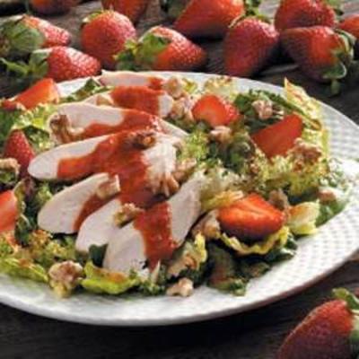 salade de poulet aux fraises avec vinaigrette aux agrumes