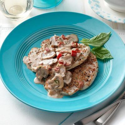 Filets de dinde aux champignons et graines de moutarde à la crème de gognac