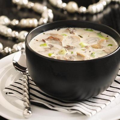 soupe à la crème d'ail et aux champignons