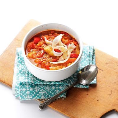 soupe à la tomate rôtie, au poivron rouge et au pain