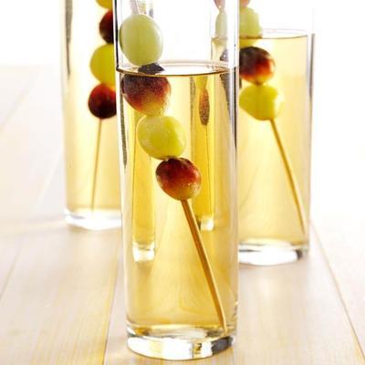 punch blanc aux raisins et aux canneberges