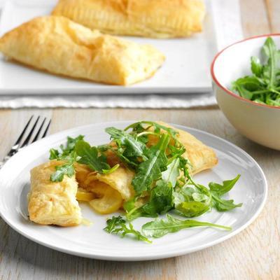 tarte aux pommes, cheddar blanc et roquette