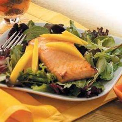 saumon sur les verts avec vinaigrette au citron vert et gingembre