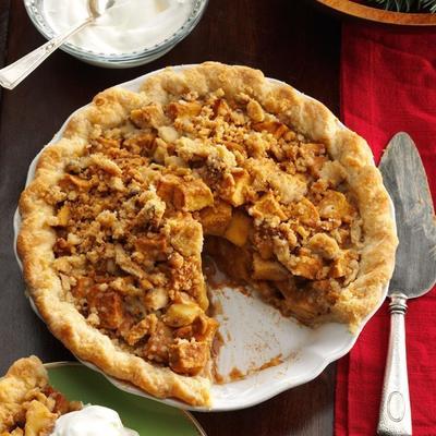 tarte aux pommes au caramel avec garniture streusel aux noix