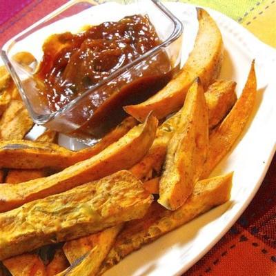 frites de patates douces faciles avec du ketchup au curry
