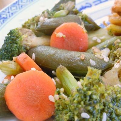 légumes sésame asiatiques cuits à la vapeur