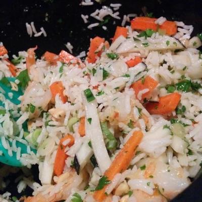 salade de riz namasu avec radis et carottes daikon marinés