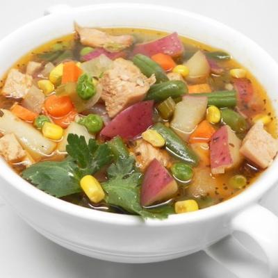 soupe de légumes à la dinde avec pommes de terre rouges