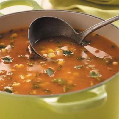 soupe de maïs et tomates fraîches