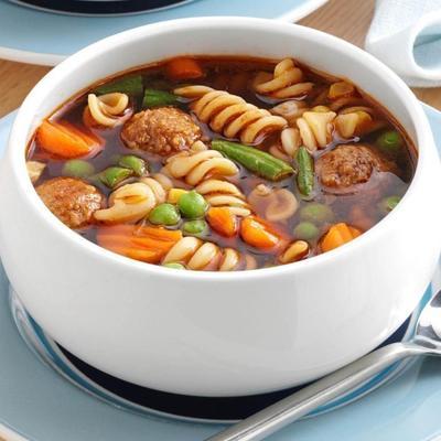 soupe aux boulettes de viande végétarienne