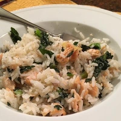 bol de riz au saumon savoureux sain