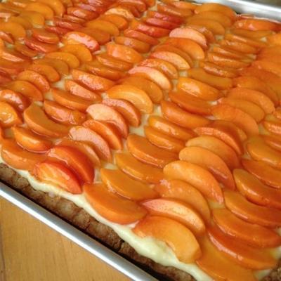 tarte tieton aux abricots avec crème anglaise au basilic