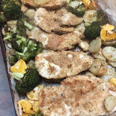 feuille de poulet aux agrumes et à la sauge avec du brocoli rôti et des pommes de terre
