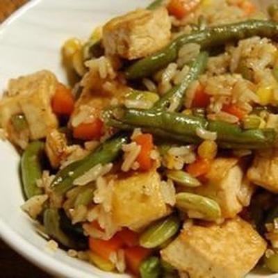 Sauté de légumes tofu et végétaliens à l'asiatique