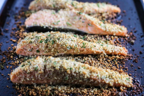 saumon baklava (saumon au miel, beurre, noix et moutarde)