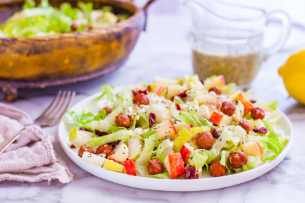 salade de fruits d'hiver avec vinaigrette aux graines de pavot citron