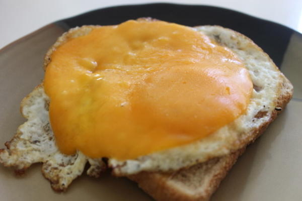 sandwich simple aux œufs au plat