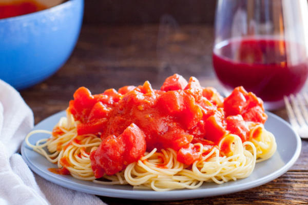 la sauce tomate la plus simple de tous les temps (marcella hazan)