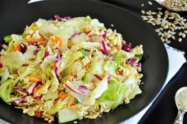 salade de nouilles ramen