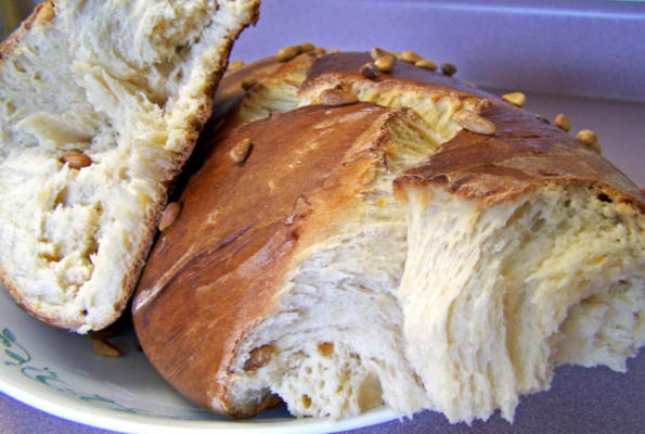 tsoureki (pain sucré grec de pâques)