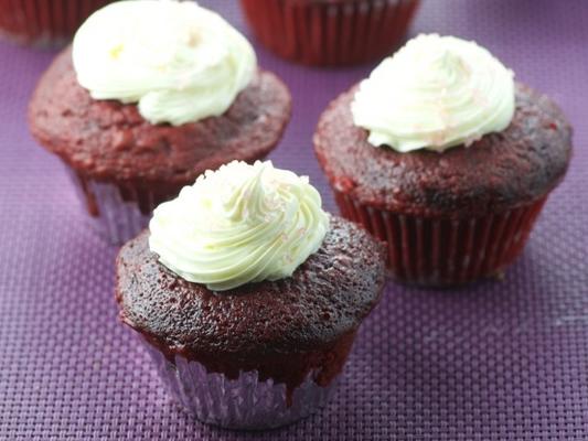 cupcakes de velours rouge et glaçage au fromage à la crème