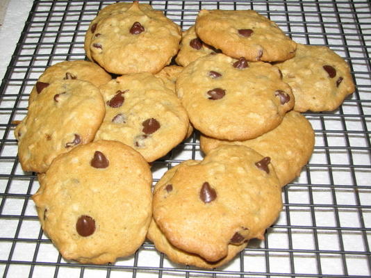 biscuits aux pépites de chocolat, à l'avoine, aux noix et à la noix de coco