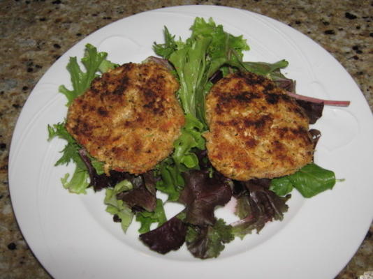 gâteaux au poulet toscan avec aioli doré