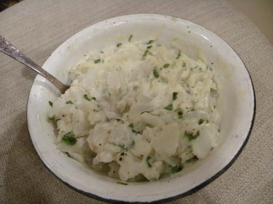 tapas de pommes de terre à la mayonnaise à l'ail (aïoli de pommes de terre)