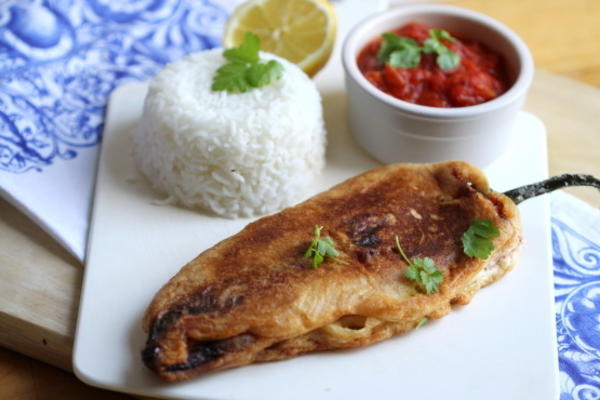 chili rellenos dans le bouillon de tomates